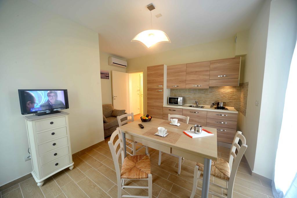 Zephiro Rta Aparthotel Montecatini Terme Ruang foto