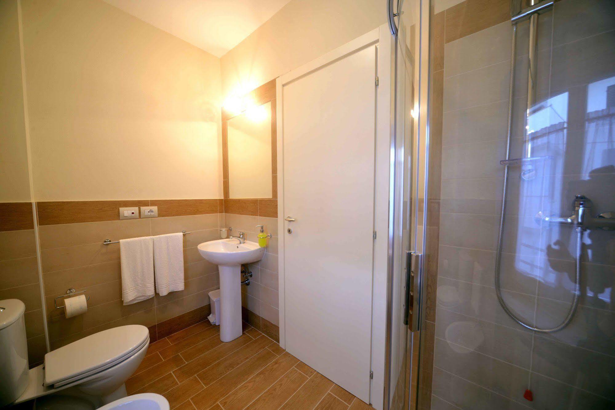 Zephiro Rta Aparthotel Montecatini Terme Bagian luar foto