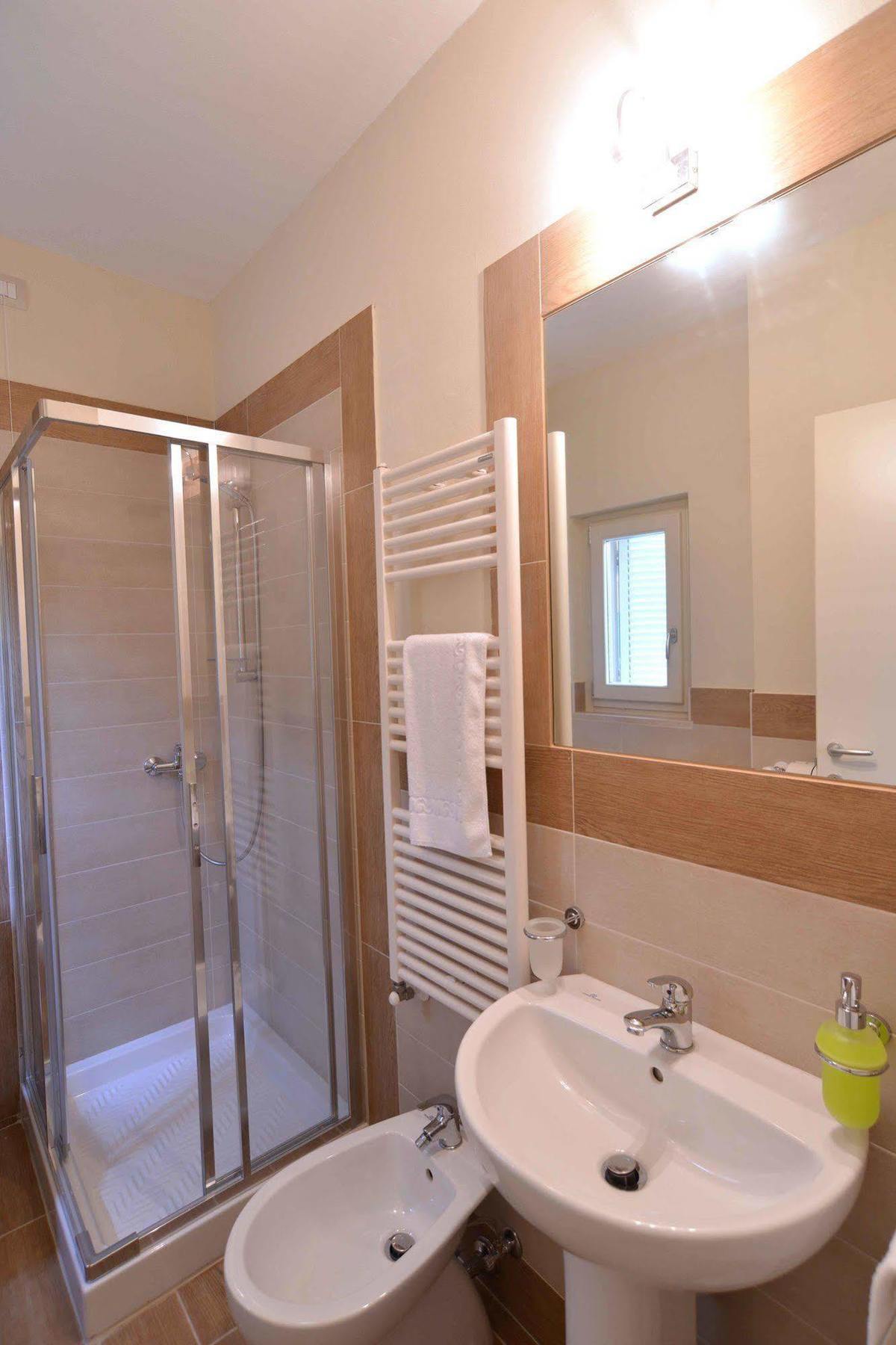 Zephiro Rta Aparthotel Montecatini Terme Bagian luar foto